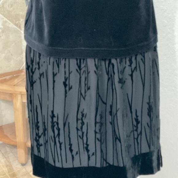 35- Ann Taylor Petites NWOT Black Silk Blend Skirt Size 10P Beautiful with boots - Picture 2 of 3